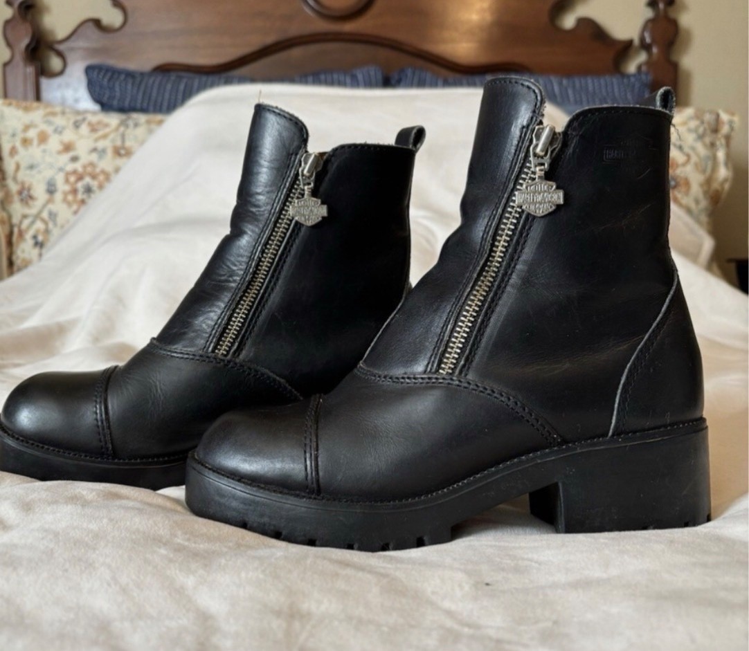 Harley Davidson Boots Size 6.5 W, Black, Zipper, low heel. Barely worn.