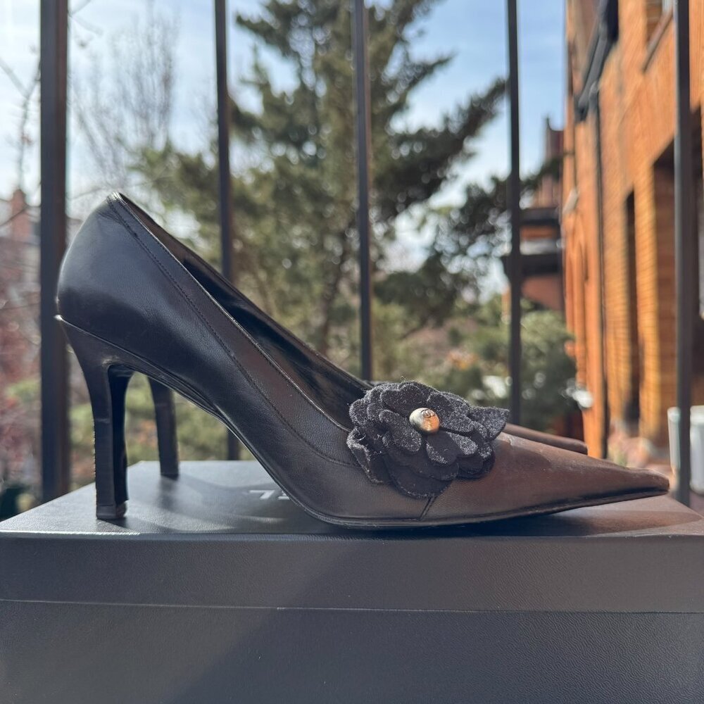 Vintage Chanel Classic Pump Black Camellia Flower Pointed Toe Heels CC US 7/EU38