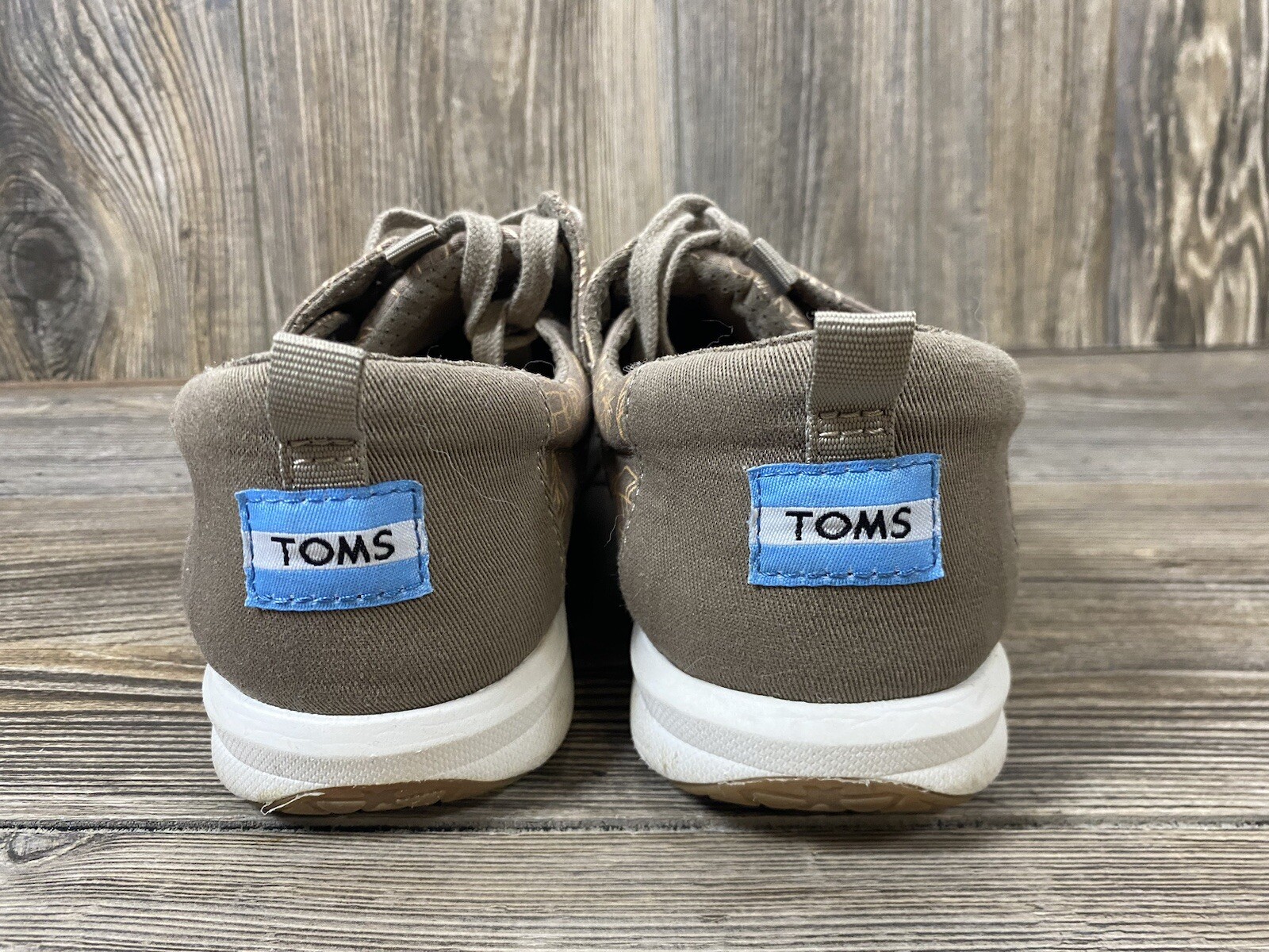 Toms | Del Rey | Casual Walking Sneaker | Golden Leaf Pattern | Women’s Size 8