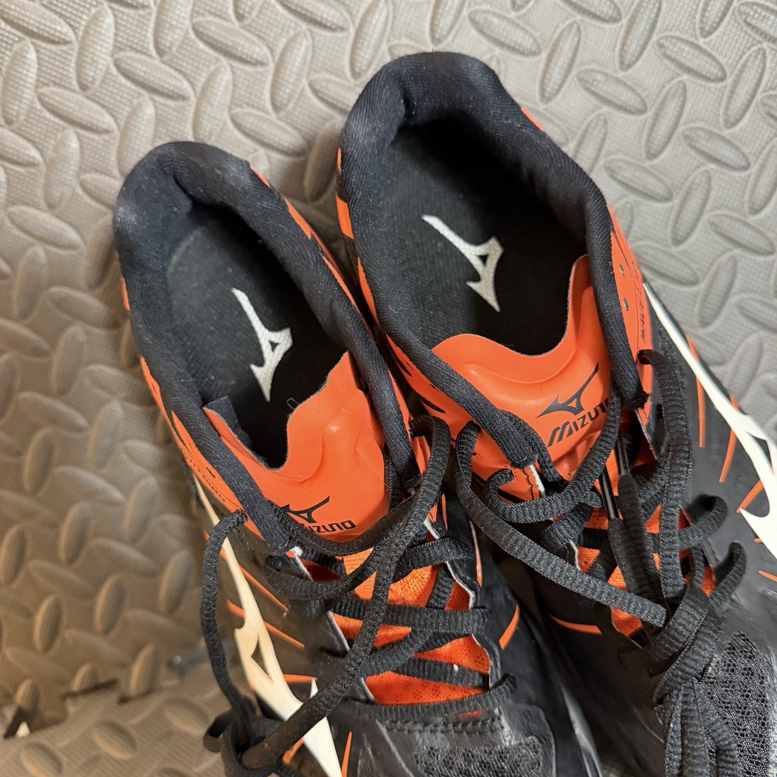 Mizuno Wave Lightning Z2 Orange/Black Volleyball Shoes Women Size 8.5 Excellent