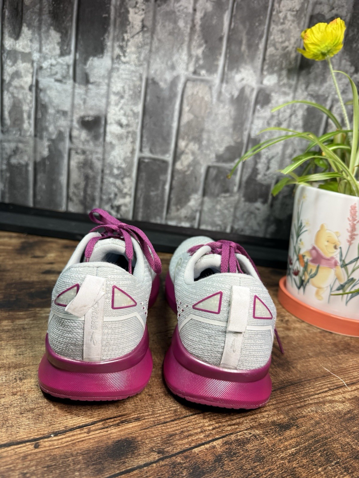 Brooks Levitate 5 Women’s Running Shoes Gray Pink Size 9 B Athletic Sneakers