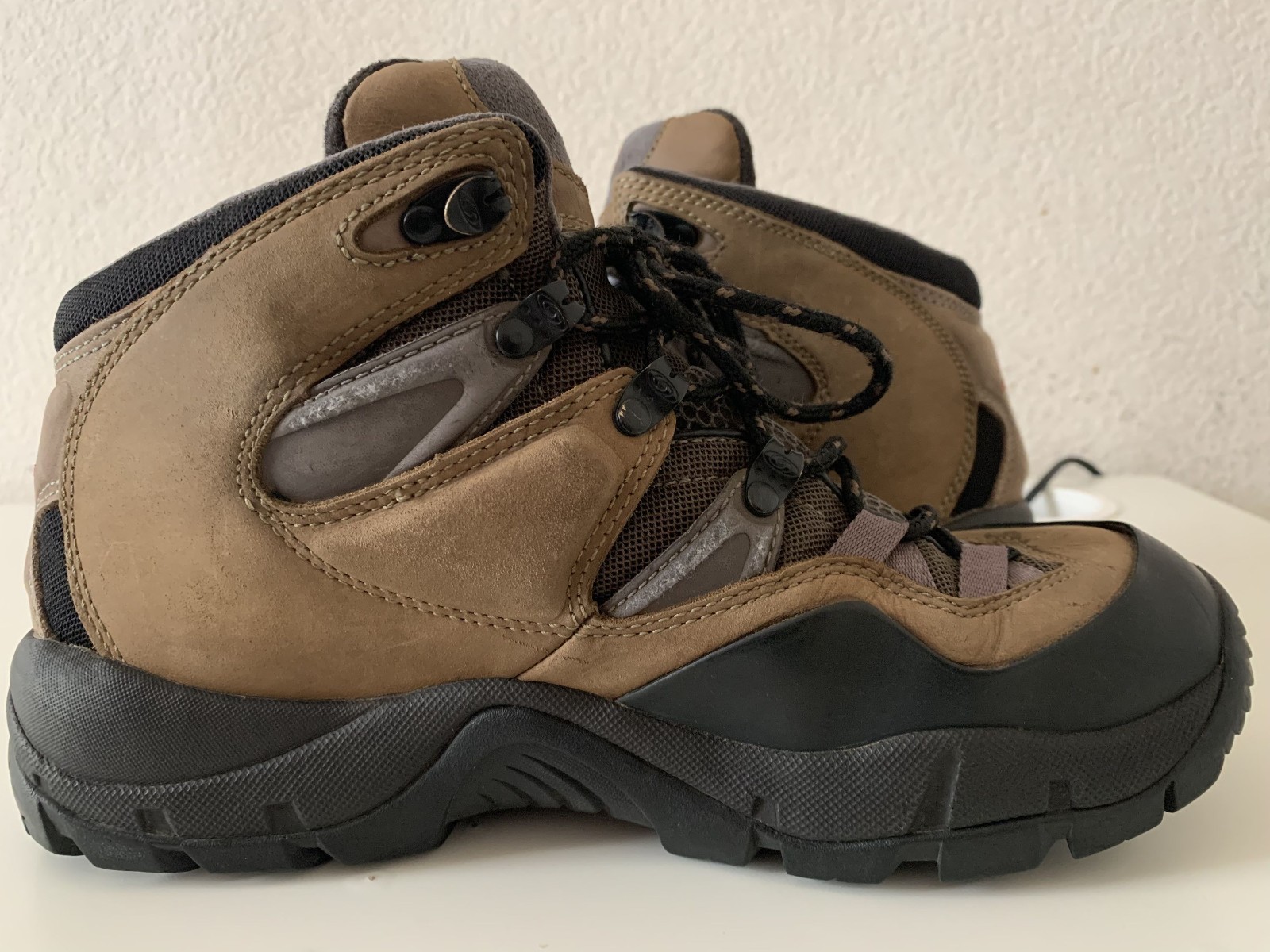 Rare Vintage Salomon Y2K 2000 00s Contagrip Boots in Tan Leather/Nubuck Size 10