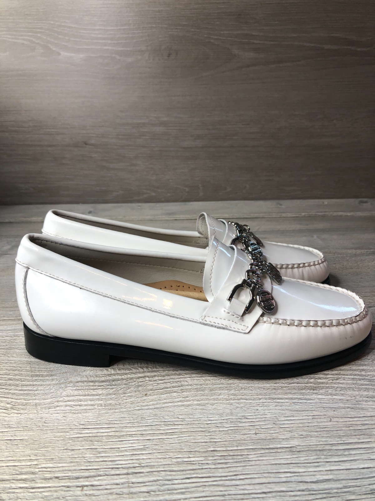 GH Bass NWOB Weejuns W/7 WHITNEY White Patent Leather Loafer Silver CHARMS