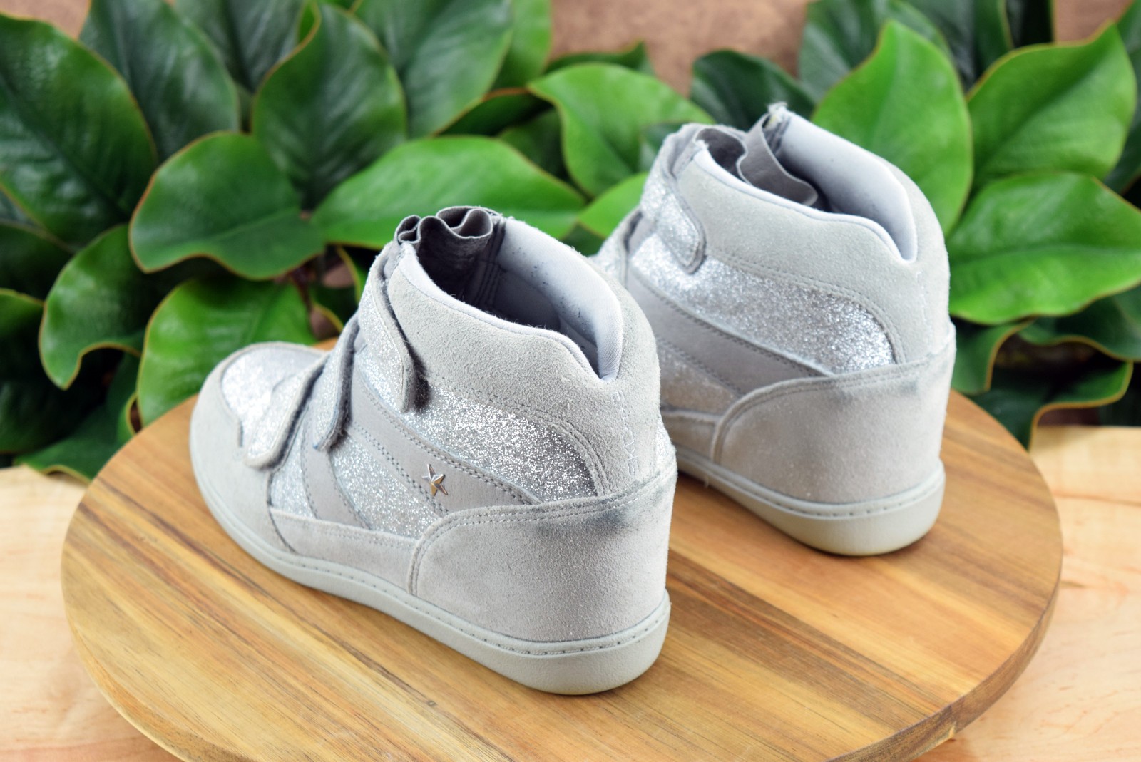 Skechers SKCH +3 Women’s Silver Sparkle Suede Leather SIZE 8 Wedge Hidden Heel