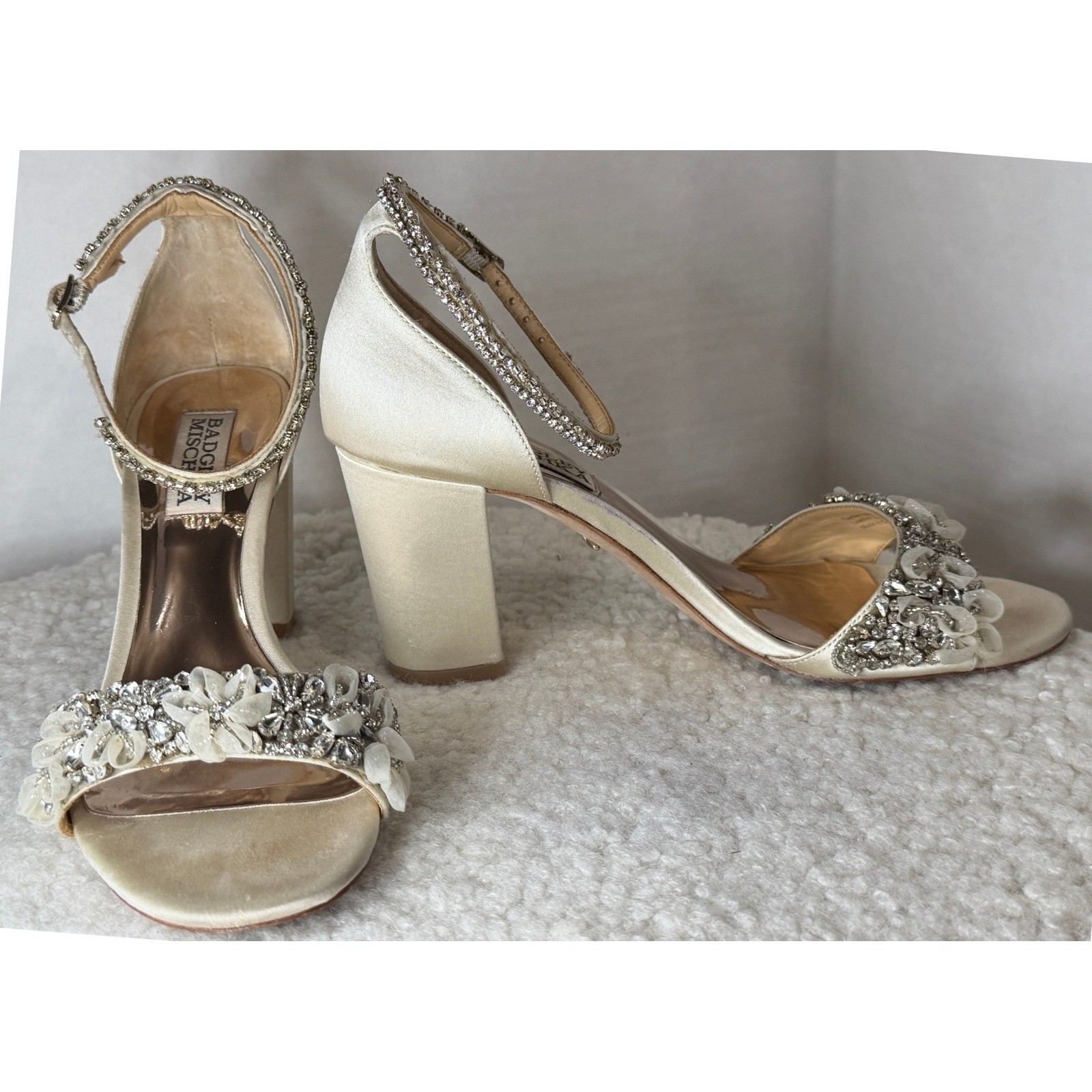 Badgley Mischka Finesse Ivory Satin Silver Crystal Ankle Strap Evening Shoes 6