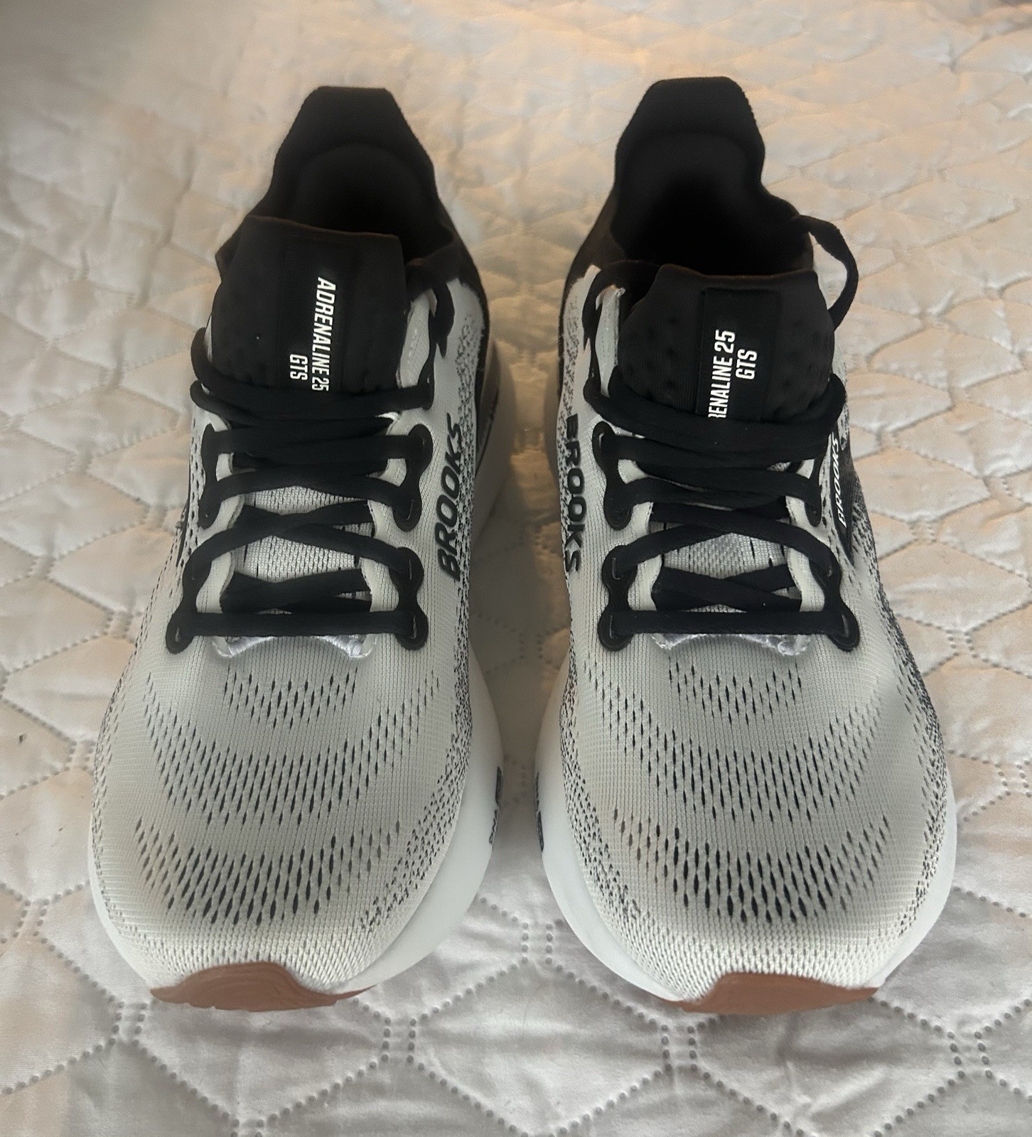 Brooks Adrenaline 25 GTS, Women’s 8.5, Medium, Black/White