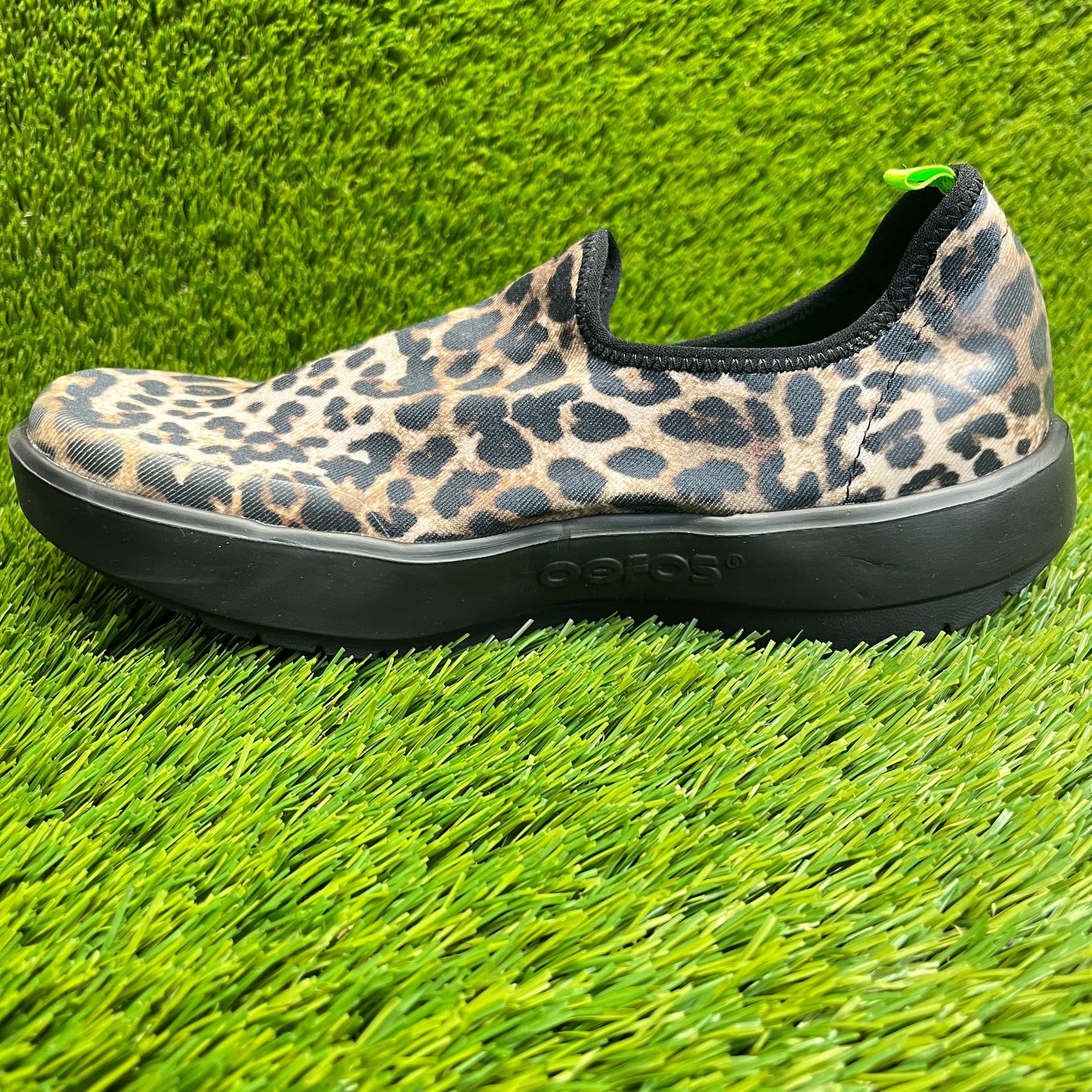 Oofos OOmg Eezee Cheetah Print Womens Size 9 Black White Casual Slip On Shoes