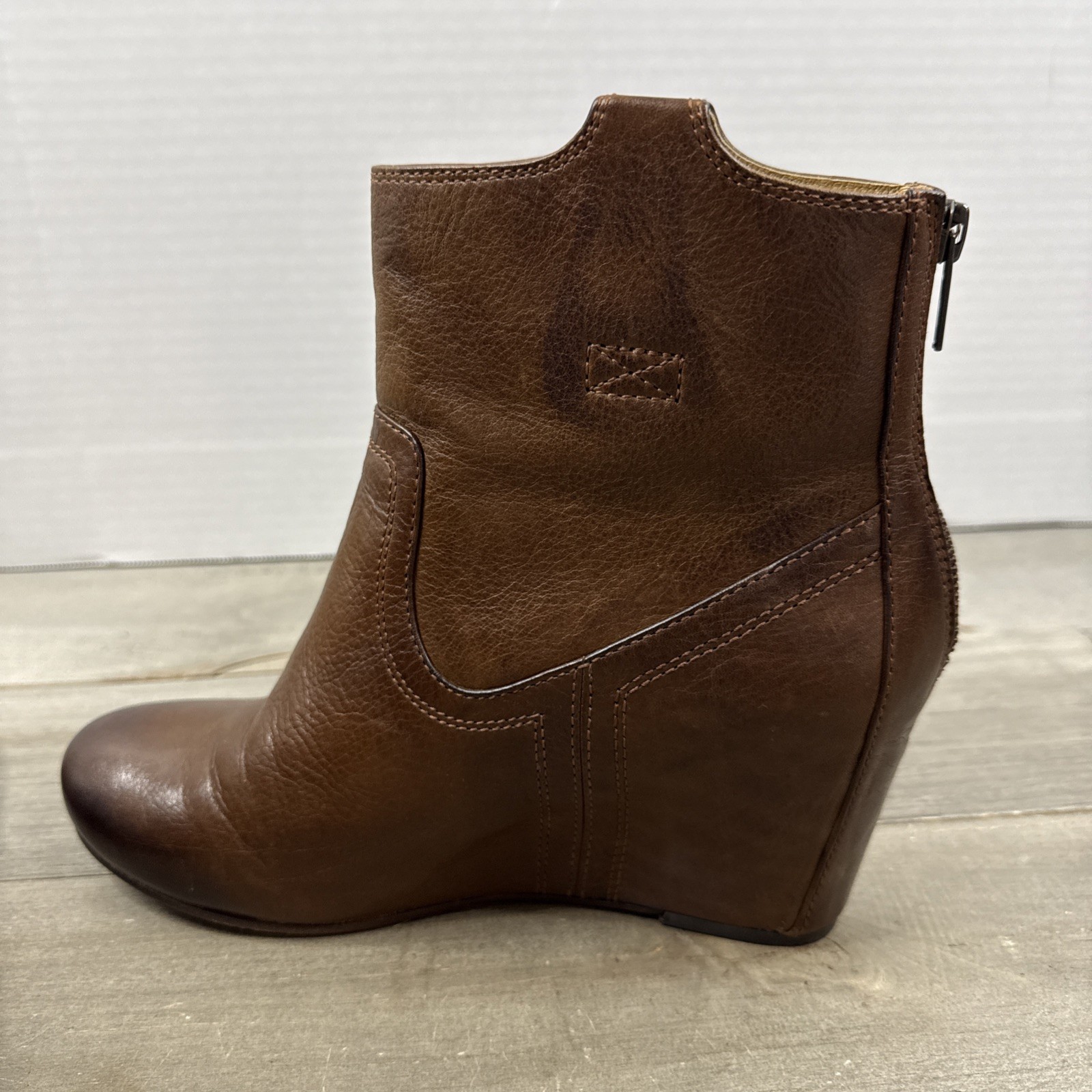 Frye Carson Covered Wedge Ankle Bootie Boots Zip Cognac Brown Leather 8.5 M