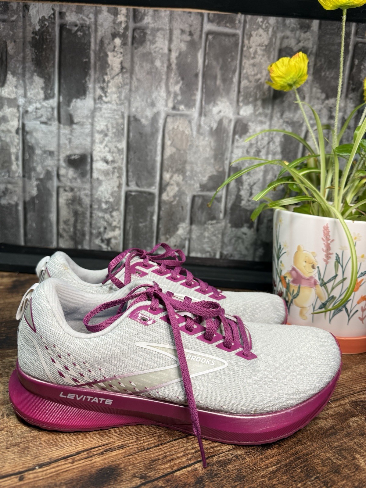 Brooks Levitate 5 Women’s Running Shoes Gray Pink Size 9 B Athletic Sneakers