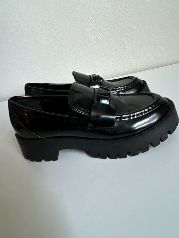 GUESS At Last Chunky Y 2K Platform Loafers