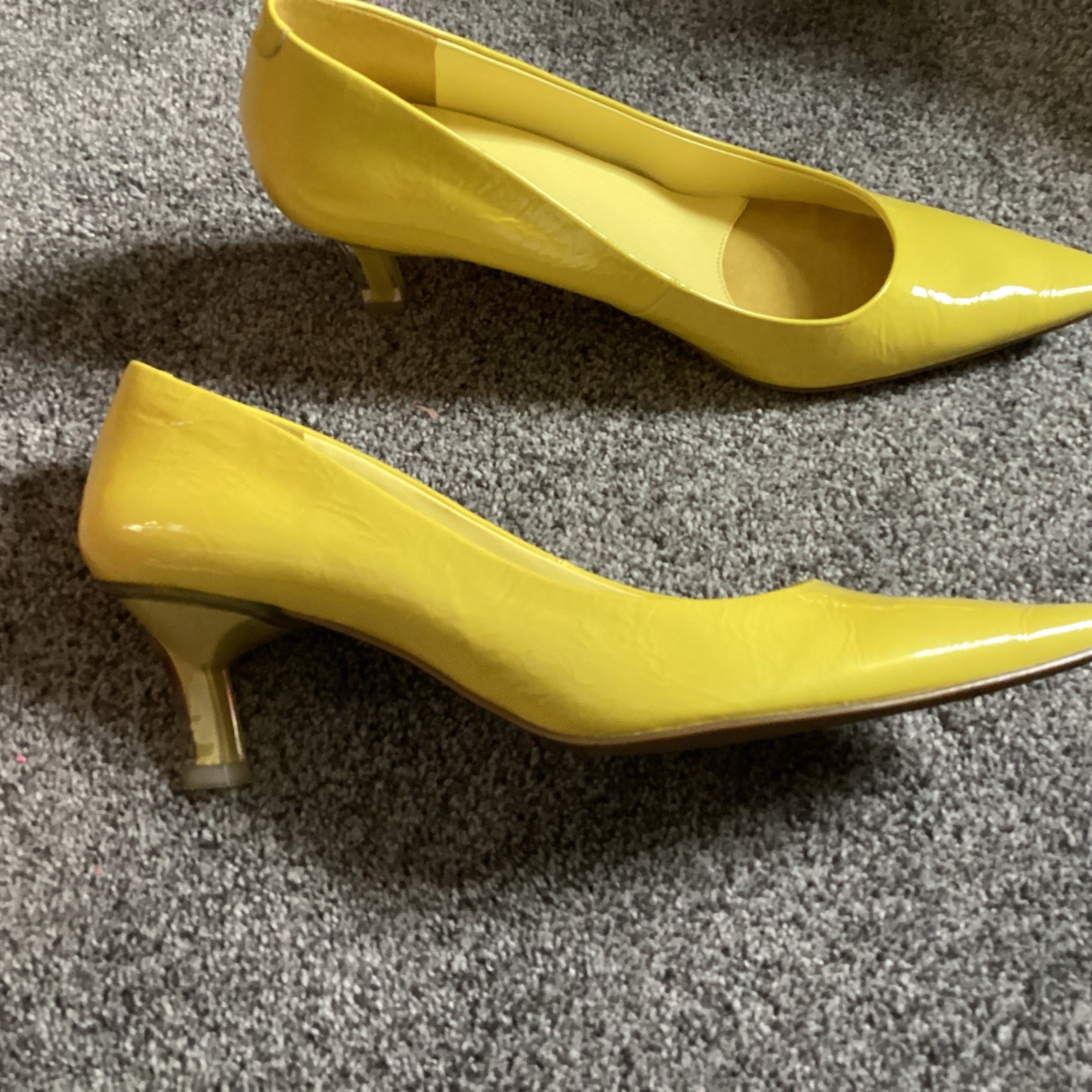 Van Eli Yellow Wrinkle Patent Leather Pumps 9.5 Narrow Kitten Clear Covered Heel
