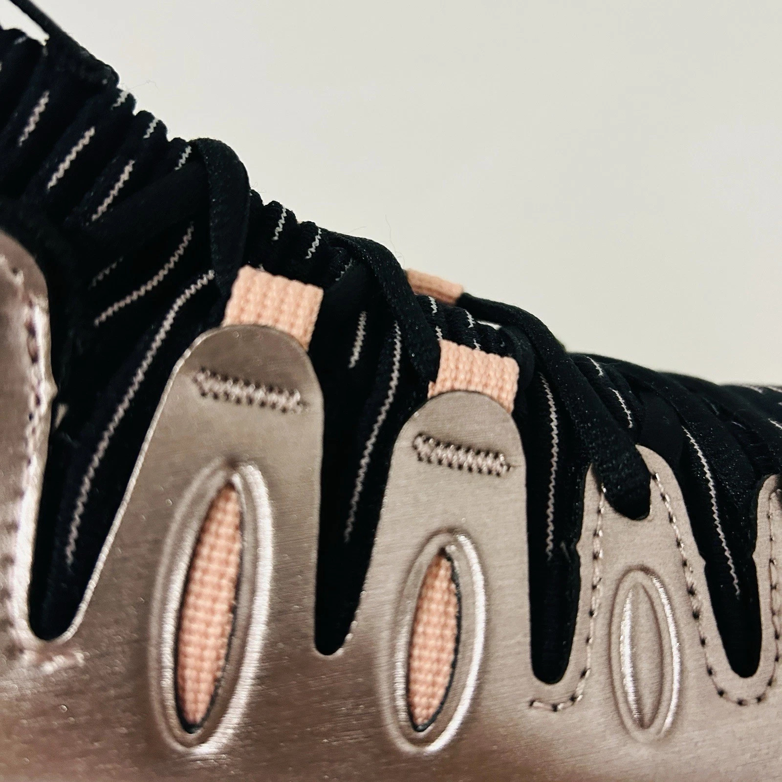 Under Armour UA Flow Breakthru 4 Womens Black Rose Gold,Choose Sz, Retail $150