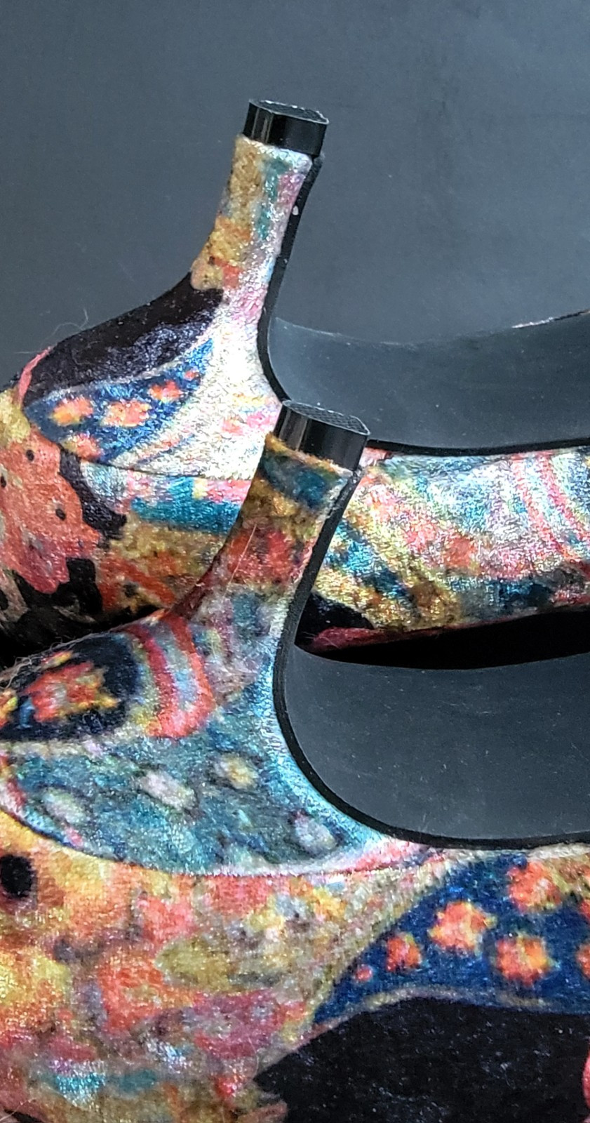 Bellini Women’s Bobcat Multi-colored Velvet Pump Heels Shoes – Sz 8.5