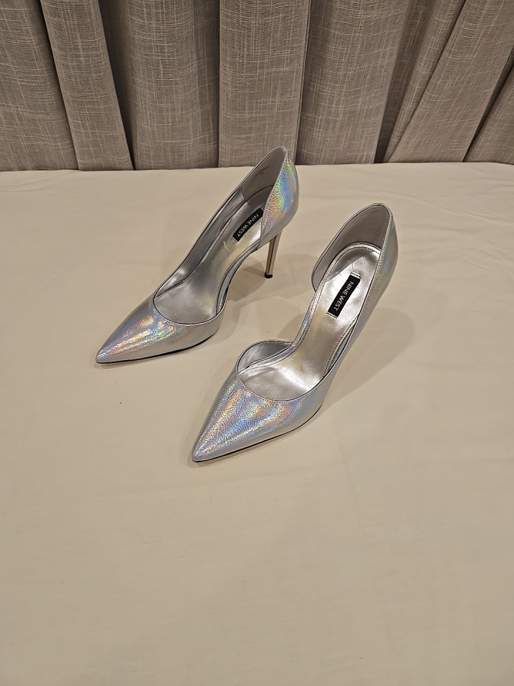 Sz 10M NINE WEST D’Orsay Pointed Women’s Pumps Stiletto Iridescent Heels Silver