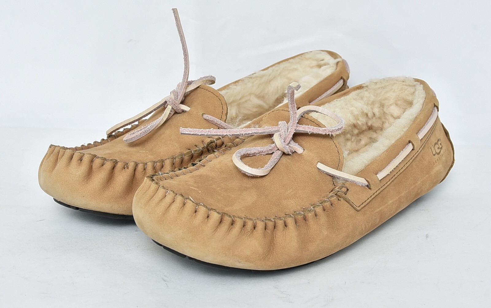 UGG Australia Dakota Slippers Mocs Women’s Sz 8 Comfort Suede Sheepskin Warm