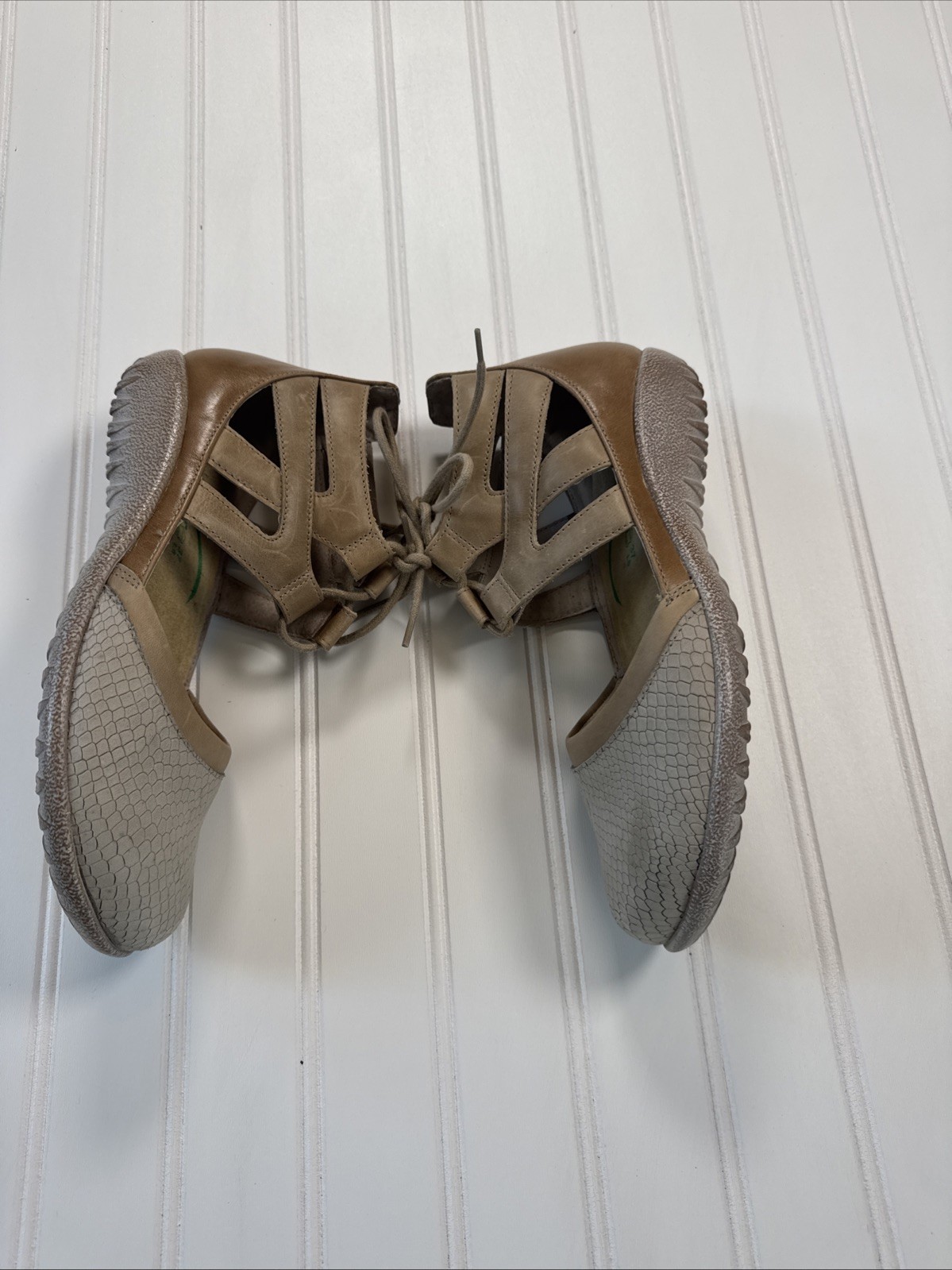 Naot Women’s Lace Up Kata Shoes US 7 EU 38 Beige Lizard Leather Comfort $199