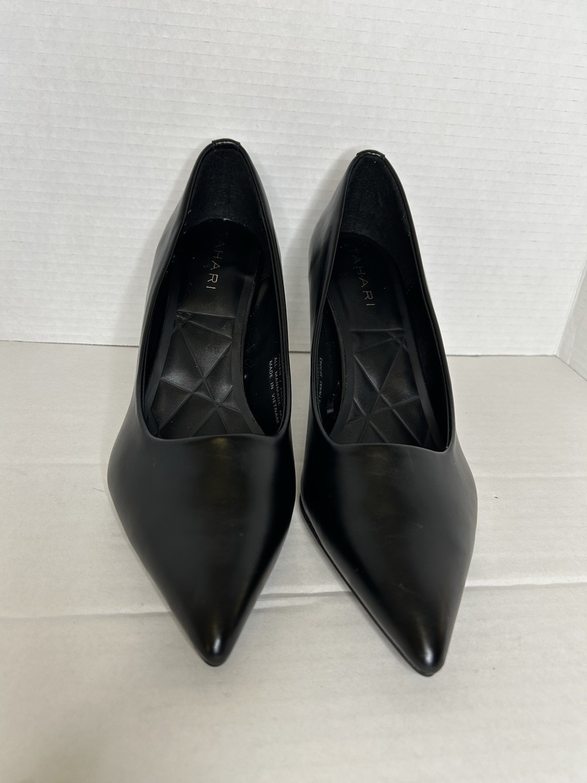 Tahari Black Leather Pumps Cushion In Sole Women Size 9 New Without Box.