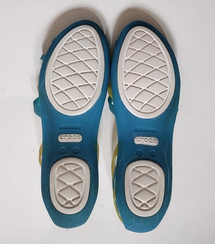 Crocs Hurache Flat Blue Yellow Strappy Sandals Women’s Size 9