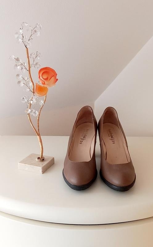 Women Baldinini heels beige leather 38