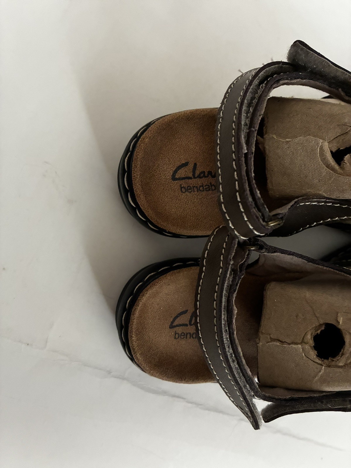 New Ladies Clarks Bendable Leather Sandals, Taupe Beautiful Color, 11 M Classy