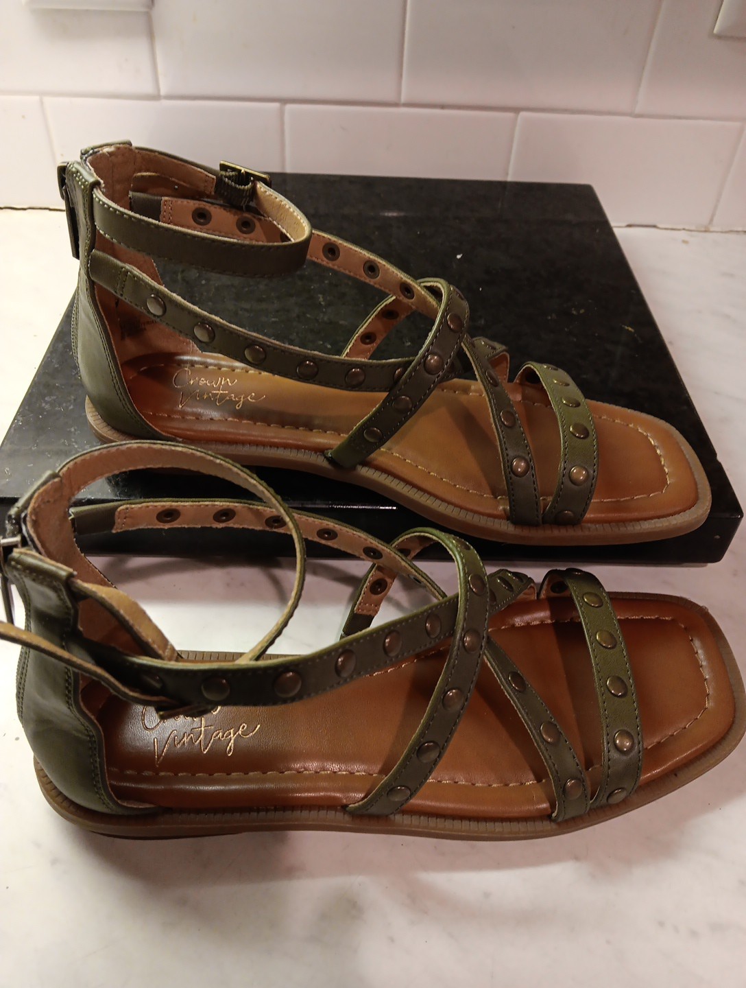 Crown Vintage Womens Norti Green Flat Strappy Sandals 6 Medium (B,M)