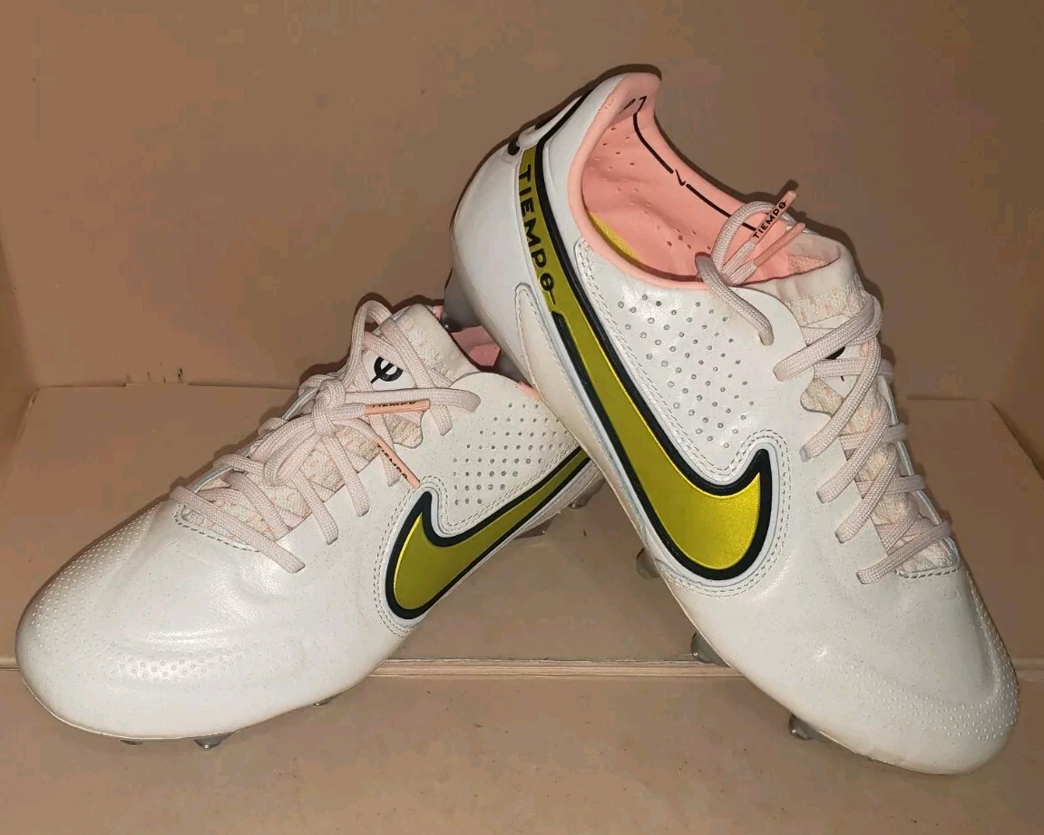 NIKE TIEMPO LEGEND 9 ELITE SG-PRO SOCCER CLEATS WOMEN’S SIZE 7.5 NWB no box top