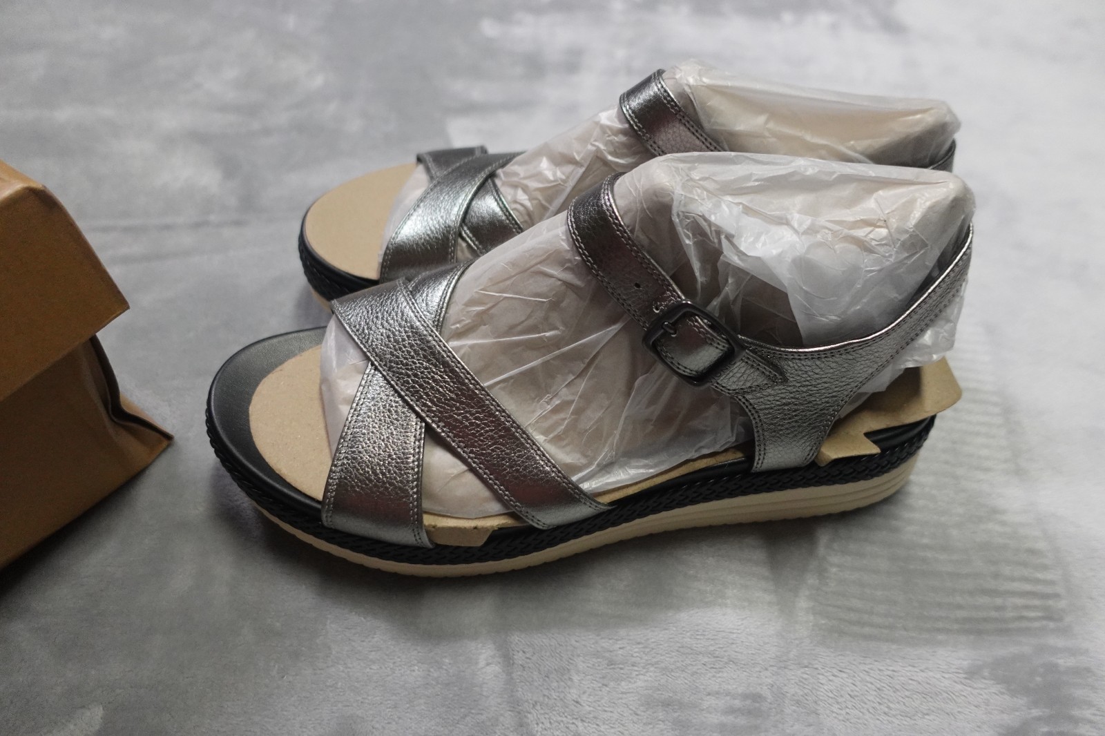 Vionic Women’s Size 11 Gray Mar Strappy Platform Pewter Sandals NWT