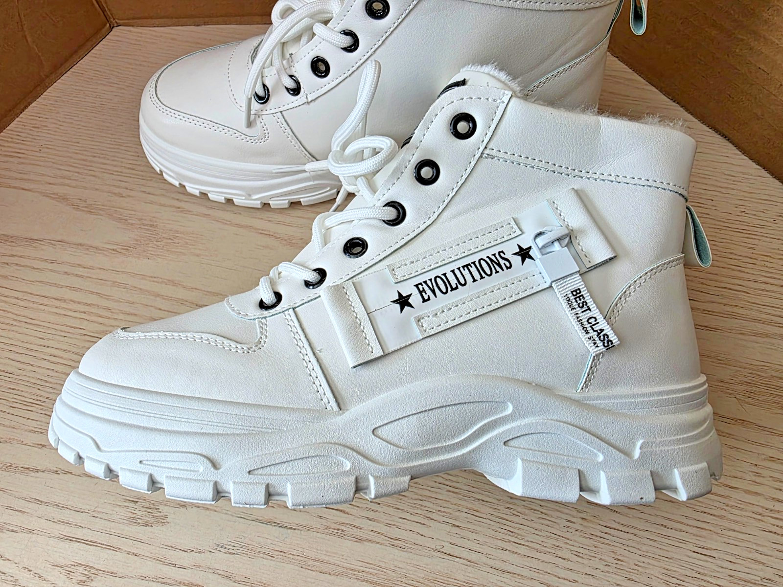 Evolutions Clothes Style Fashion New Women’s White Faux Fur Lined Boots Size 39
