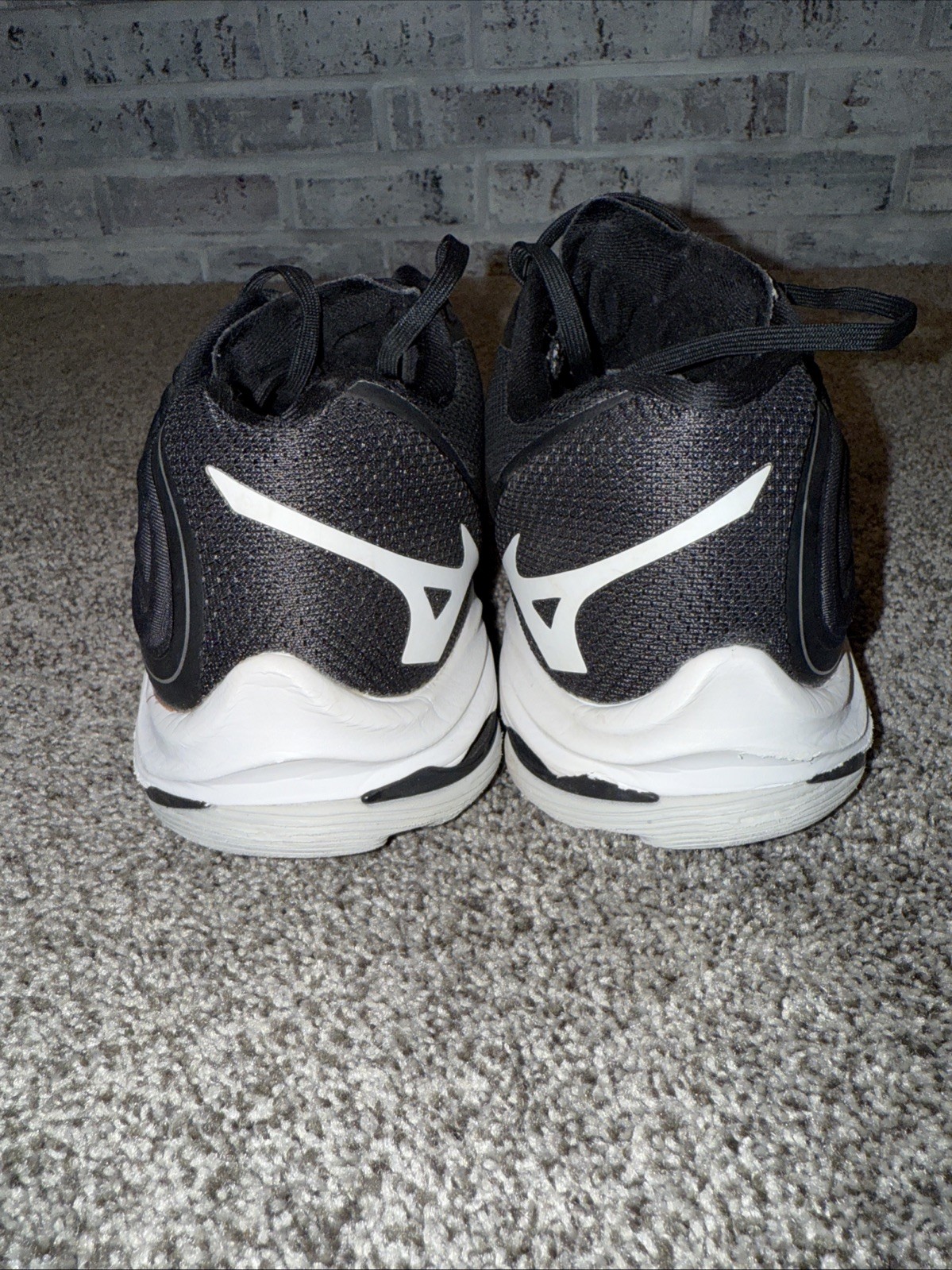 Mizuno Wave Lightning Z6 Black Volleyball Shoes Low Top Sneakers. Women’s sz 9