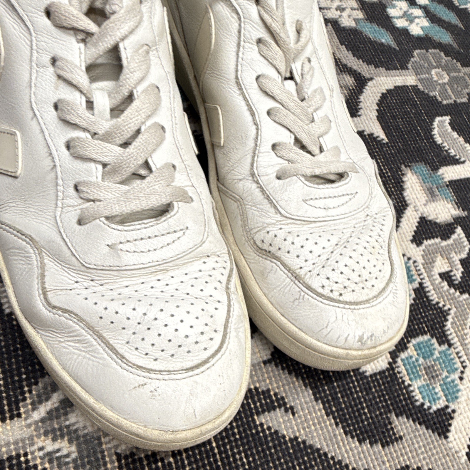 VEJA White Low Top Lace-Up womens Sneakers Casual Solid Logo Athletic