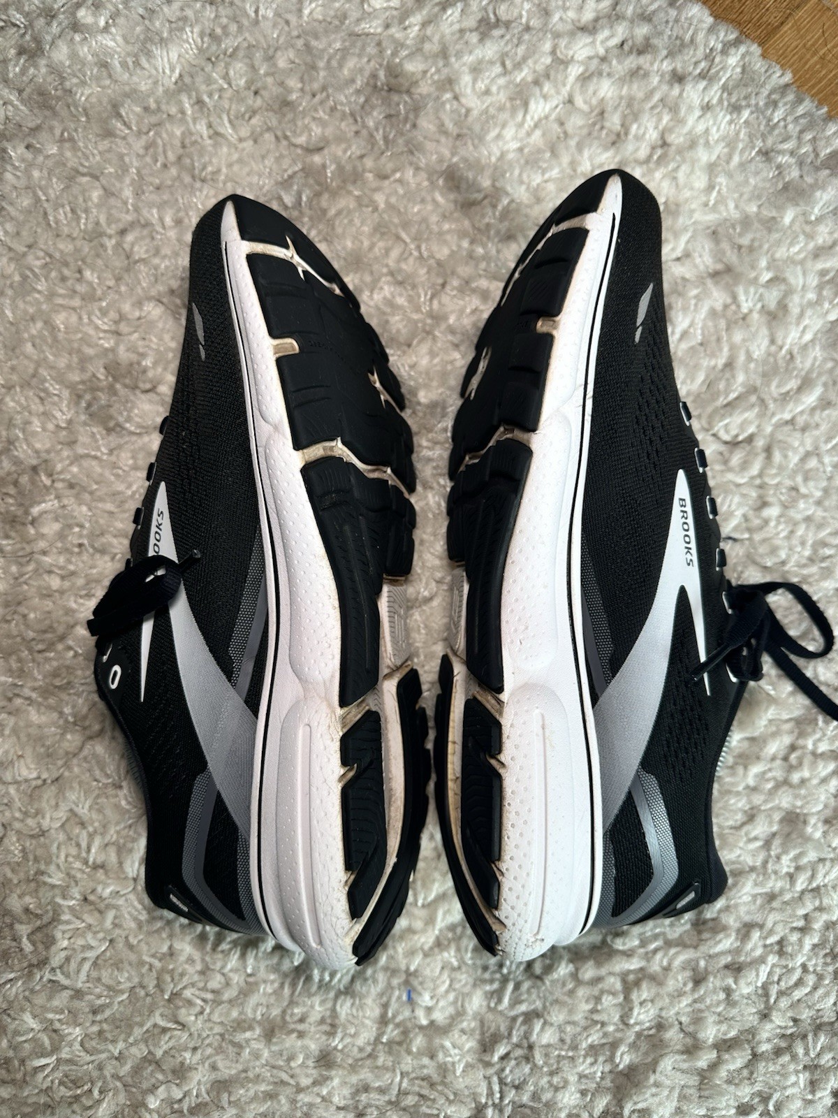 BROOKS Ghost 15 Black & White Cushion Running Shoes Sneakers Women’s Size 10.5