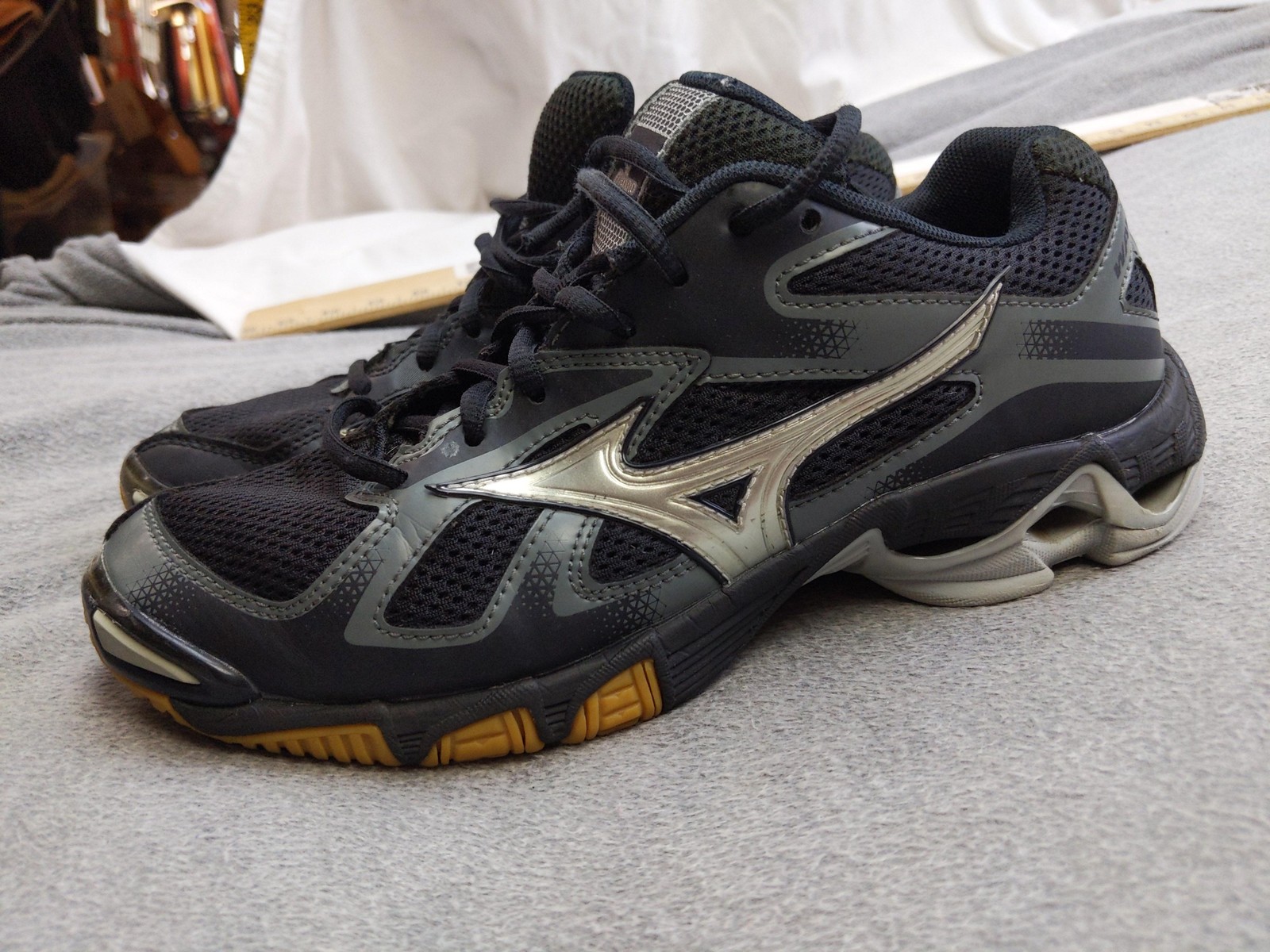 Mizuno Wave Bolt 5 Shoes Womens Size 8.5 Black Silver Volleyball Sneakers Indoor