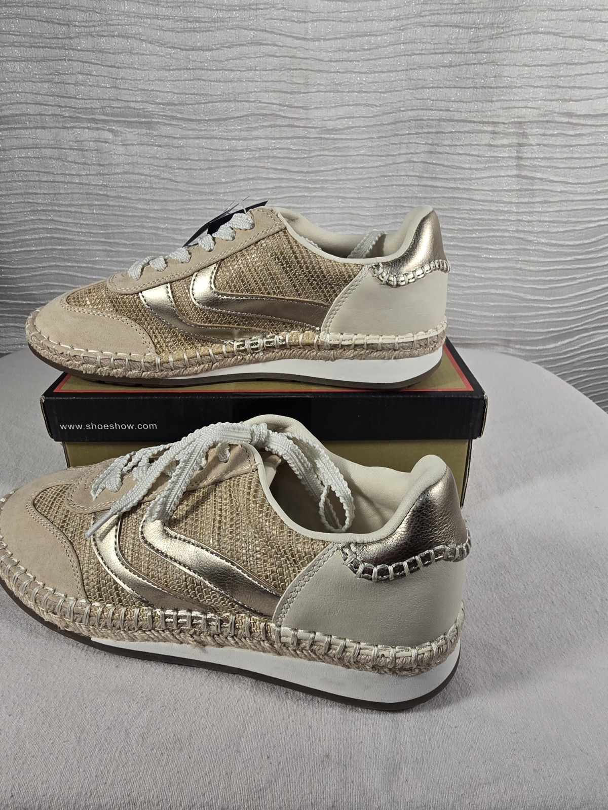 Universal Thread Womens Courtney Casual Fashion Sneakers Light Beige Size 8