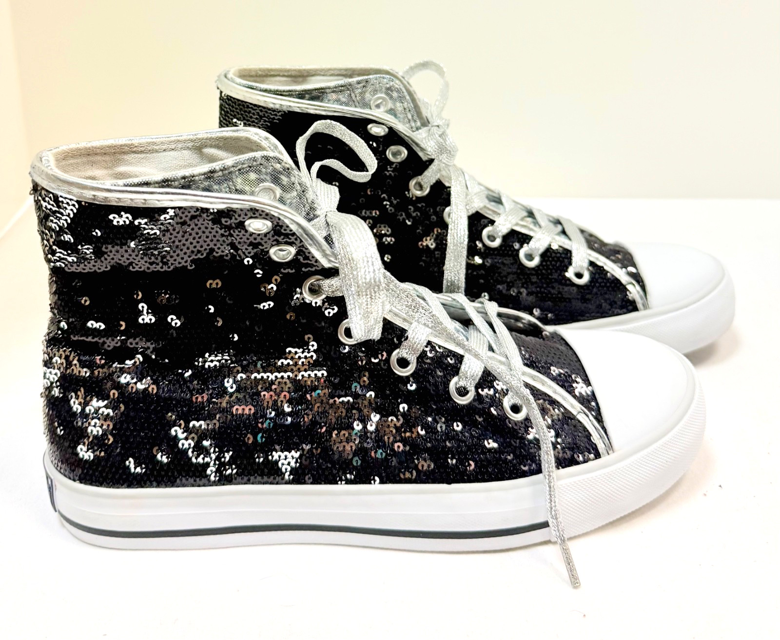 Gotta® Flurt Women’s size 8 Black/Silver Sequin Hi-Top Convertible Sneakers NIB