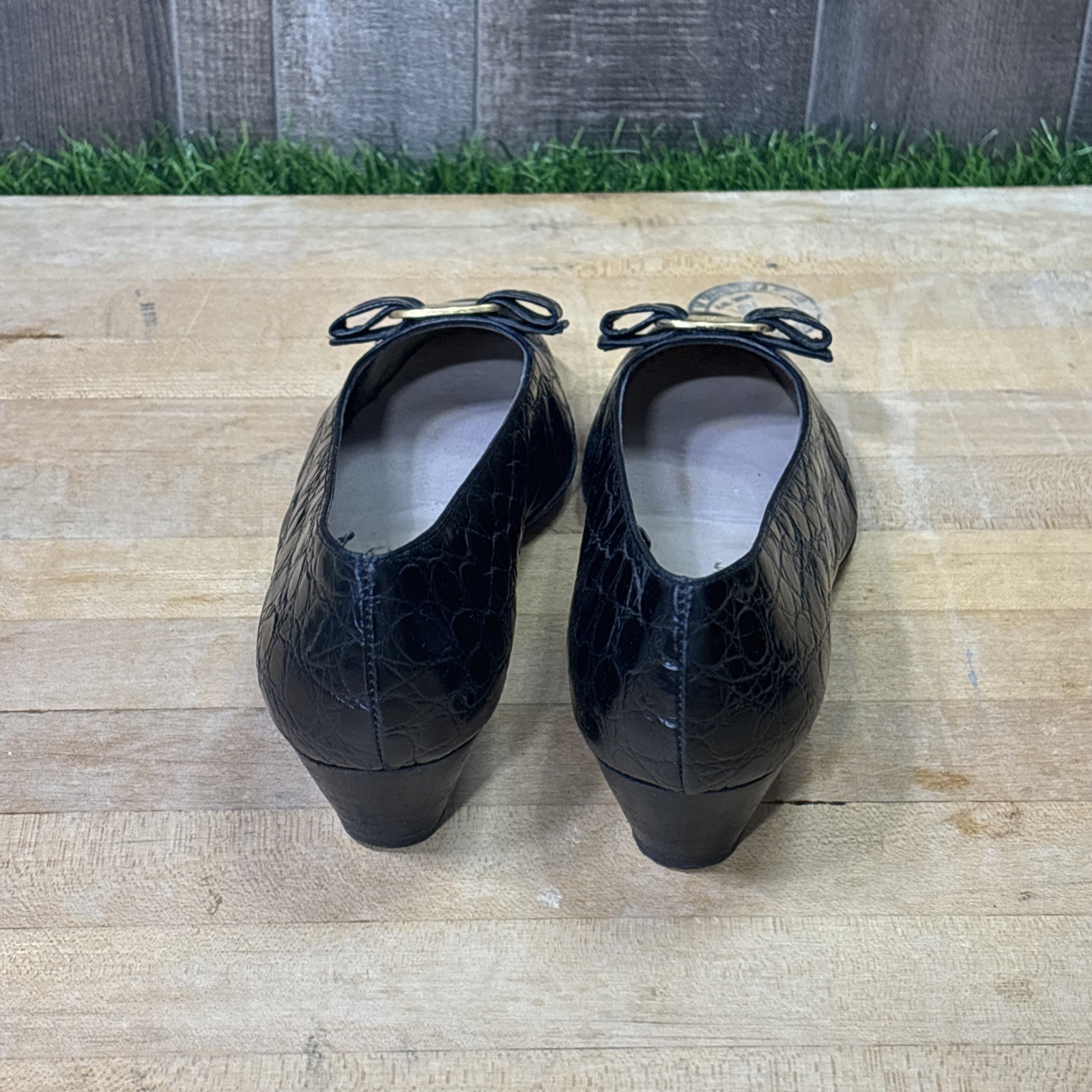 Vintage Salvatore Ferragamo Vara Black Croc Embossed Leather Pumps Sz 9B