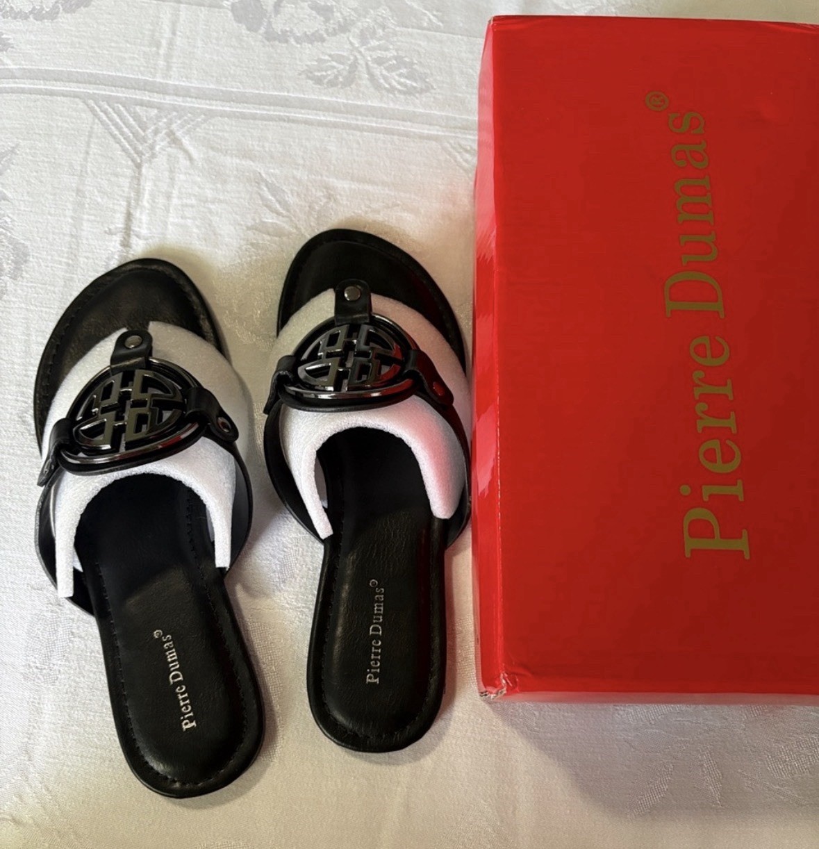 Pierre Dumas Women’s Black Thong Slip-On Slide Sandals Logo Accent US 9