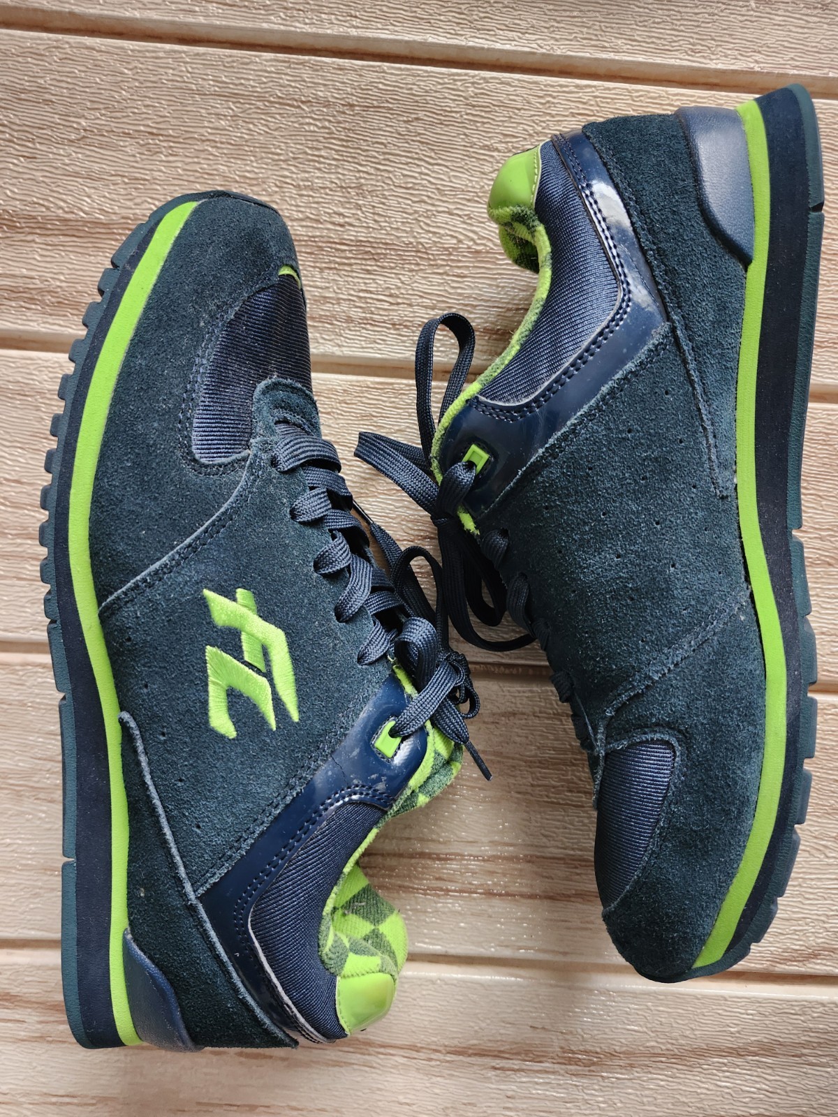 Frontline FL10 Dance Sneakers Blue Navy and Electric Green Women’s 9.5