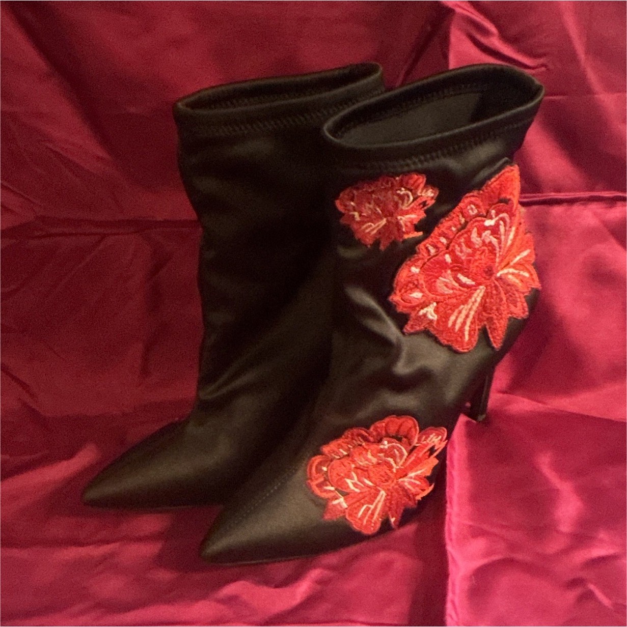 Jessica Simpson Jselanna Black/Red Floral Embroidered Ankle Bootie 8M 38