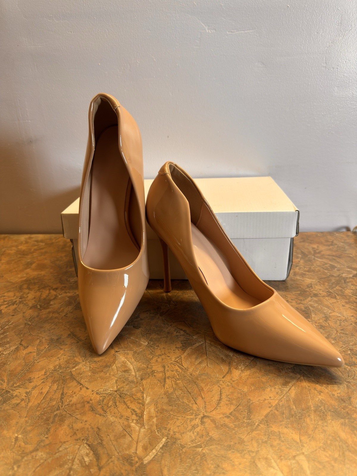 Women’s US 10 Beige Patent Leather Pointed Toe Stiletto Slip-On Pumps