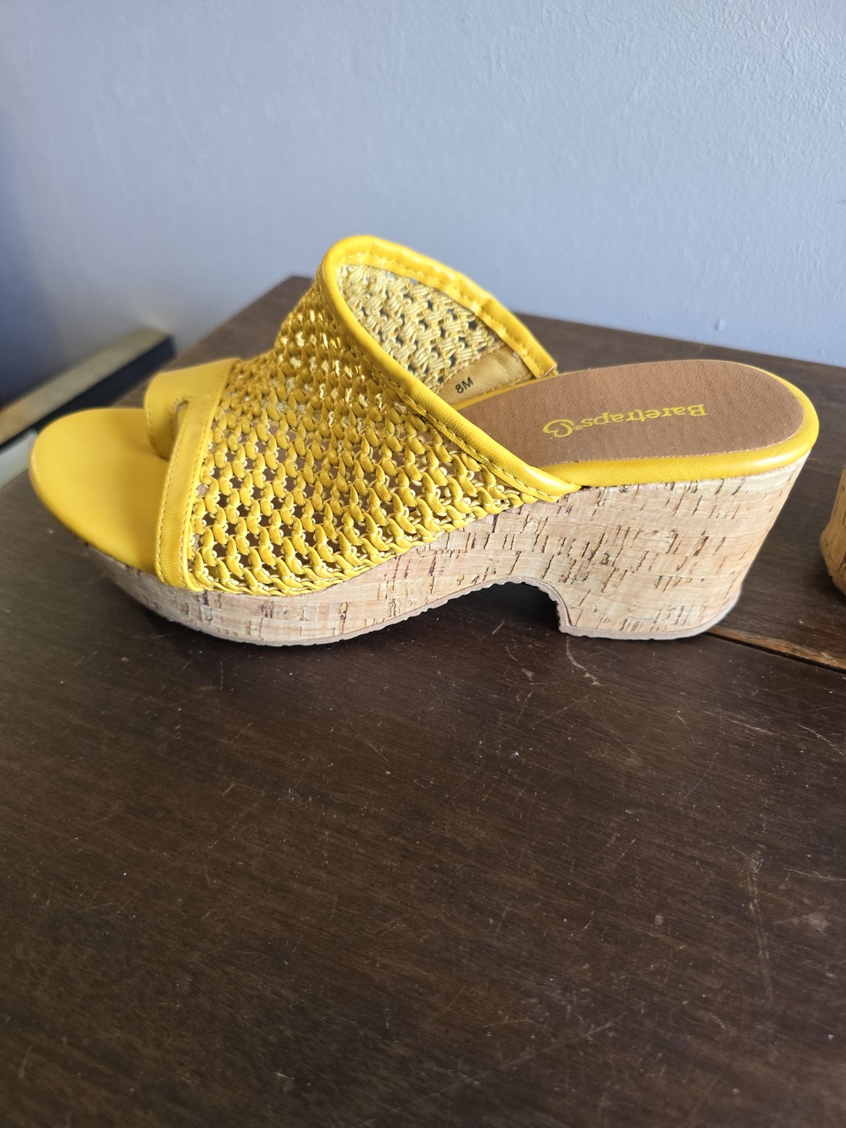 Women’s Baretraps Woven Yellow Slip-on Wedge Toe Ring Size 8M Pre-owned