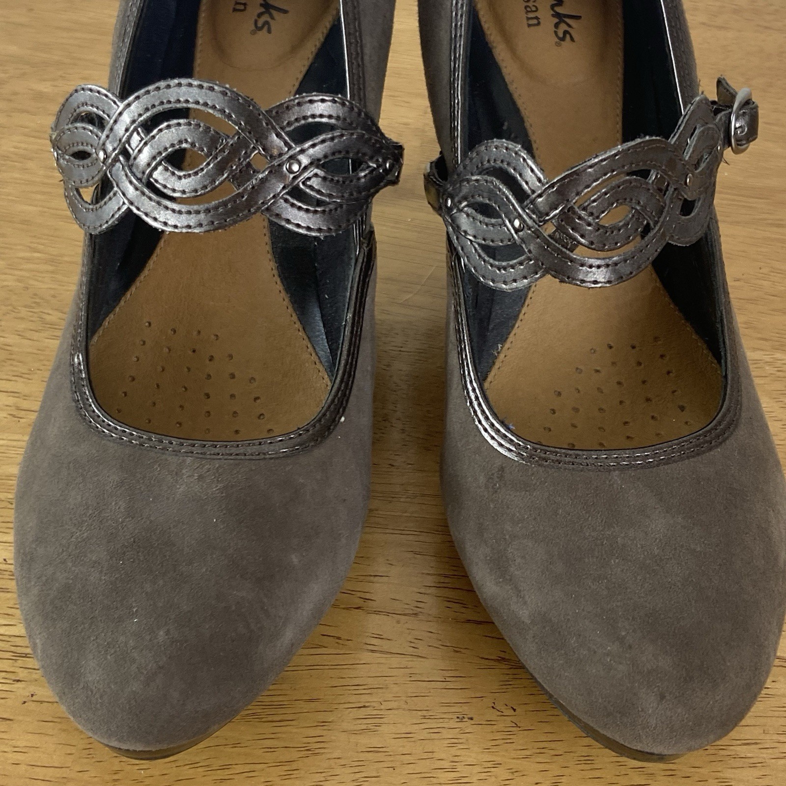 Clarks Artisan Active Air Women’s Brown Suede Leather Pumps Straps Buckle Sz 6.5