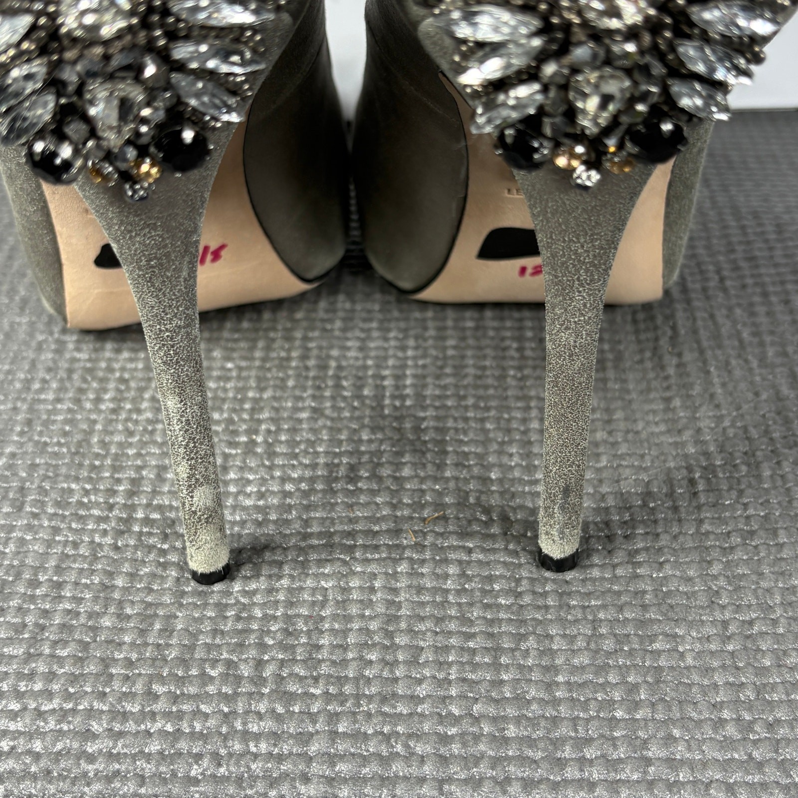 Badgley Mischka Kiara Embellished Peep-Toe Pump Heels Womens Size 9.5M Pewter