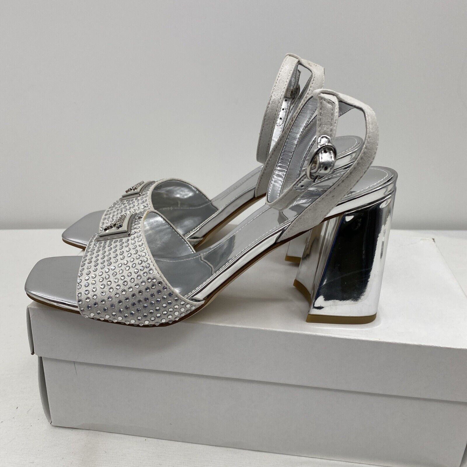 Guess Womens Gelya Silver Ankle Strap Dressy Heels 6 Medium (B,M)
