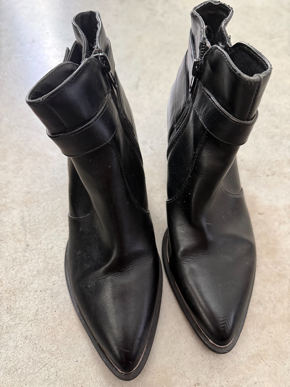 NIB $88 GUESS GBG Los Angeles Women 7 ILLUSE Black Ankle Logo Boots shoes