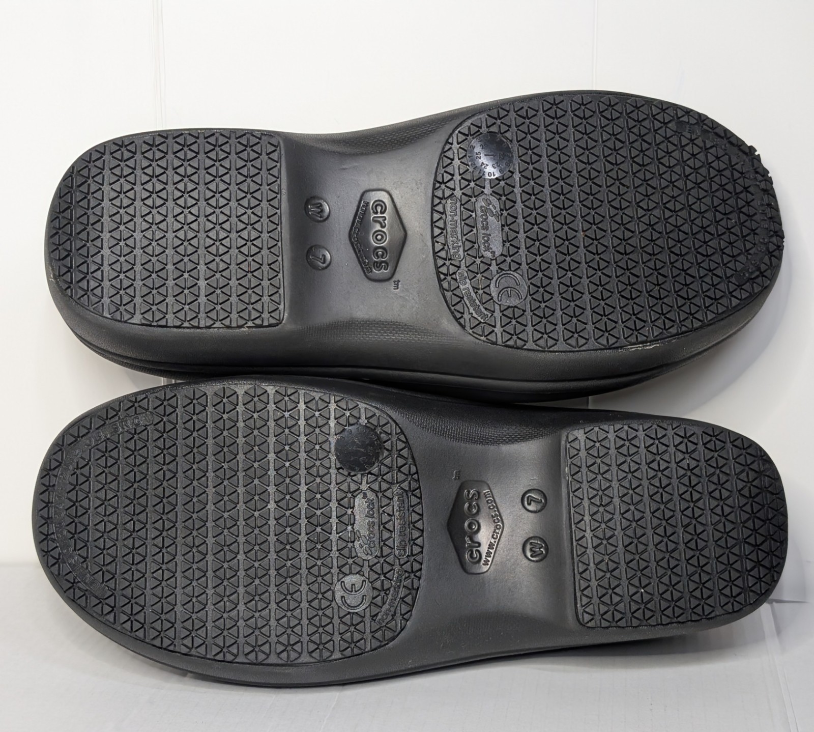 Crocs On-The-Clock Work Slip-Resistant Clogs / Slip-On Work Shoes Size 7