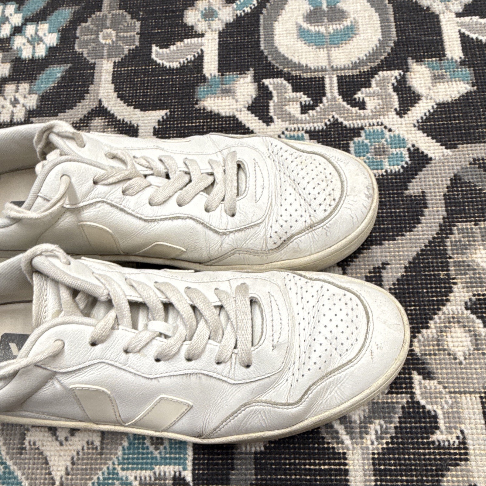 VEJA White Low Top Lace-Up womens Sneakers Casual Solid Logo Athletic