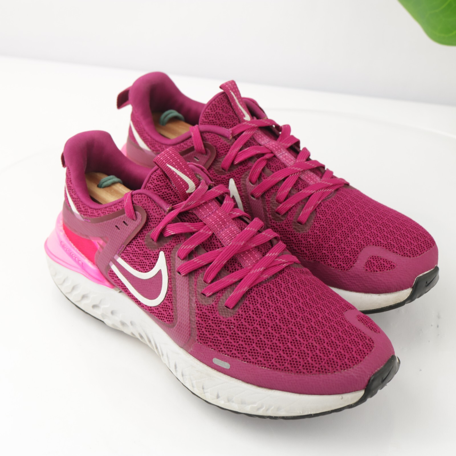Nike Womens Legend React Running Shoes Size 8 Pink Red White Sneakers Trainers