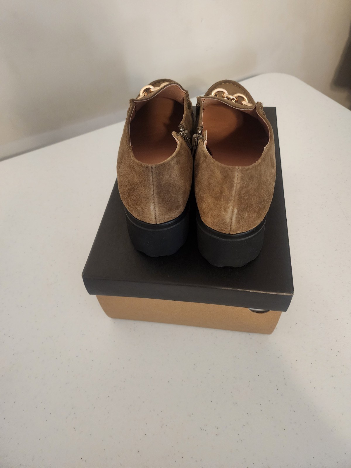 NEW ALL BLACK Womens Brown Green Link Loafer Gold Chain Suze 39.5