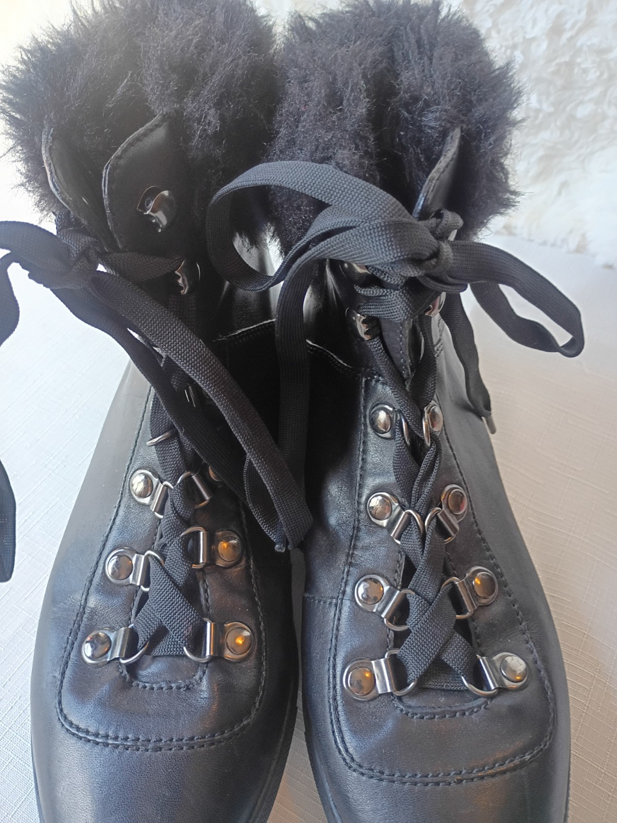 Pour La Victoire Black Leather Hi Top Sneakers Faux Fur Trim Women’s Size 7 Boot