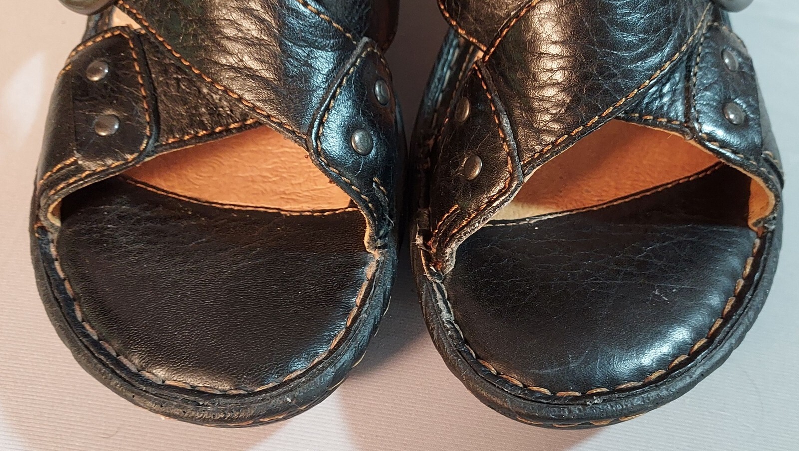 Born – ladies brown leather buckle sandals open back – 2.75 in heels – size 9